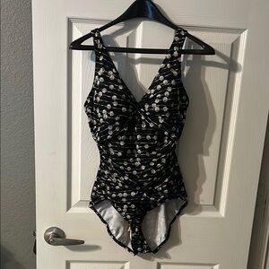 Black and White Woman’sOne Piece Swimsuit